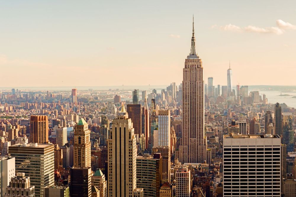 California City skyline featuring the Empire State Building under a clear sky.